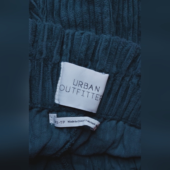 Urban Outfitters Corduroy Frayed Hem Shorts Size XS Forest Green Paper bag Waist - Picture 6 of 10